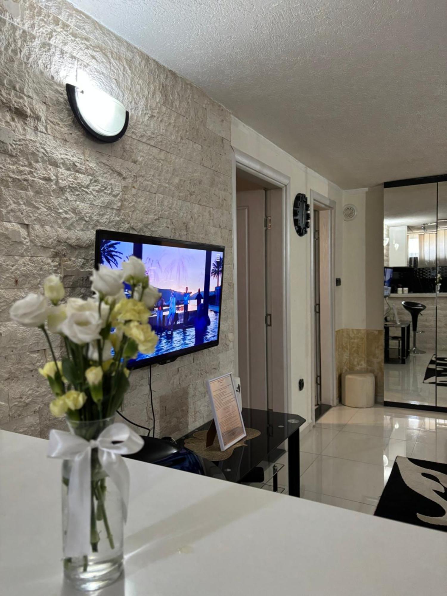 Stannadanviolet Appartement Podgorica Buitenkant foto